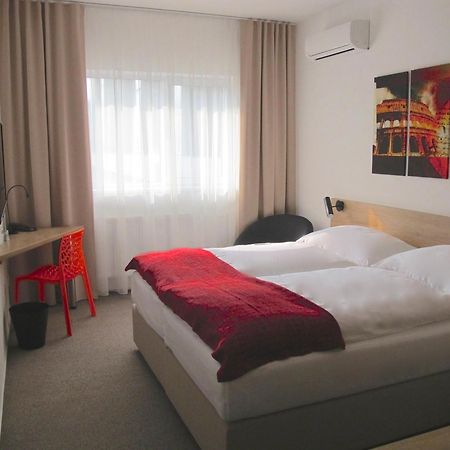 Hotel Kapitol มอสท์ ภายนอก รูปภาพ