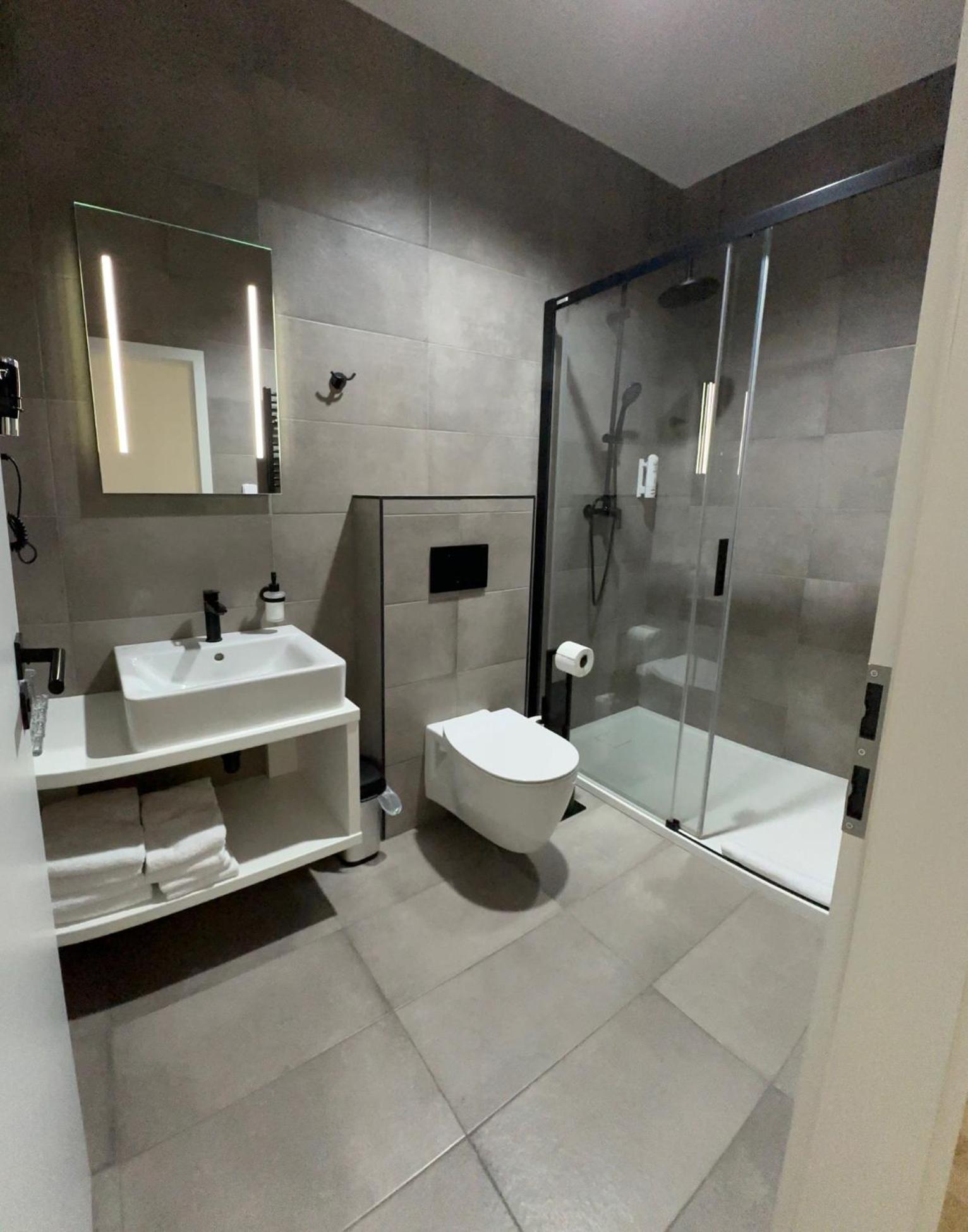Hotel Kapitol มอสท์ ภายนอก รูปภาพ