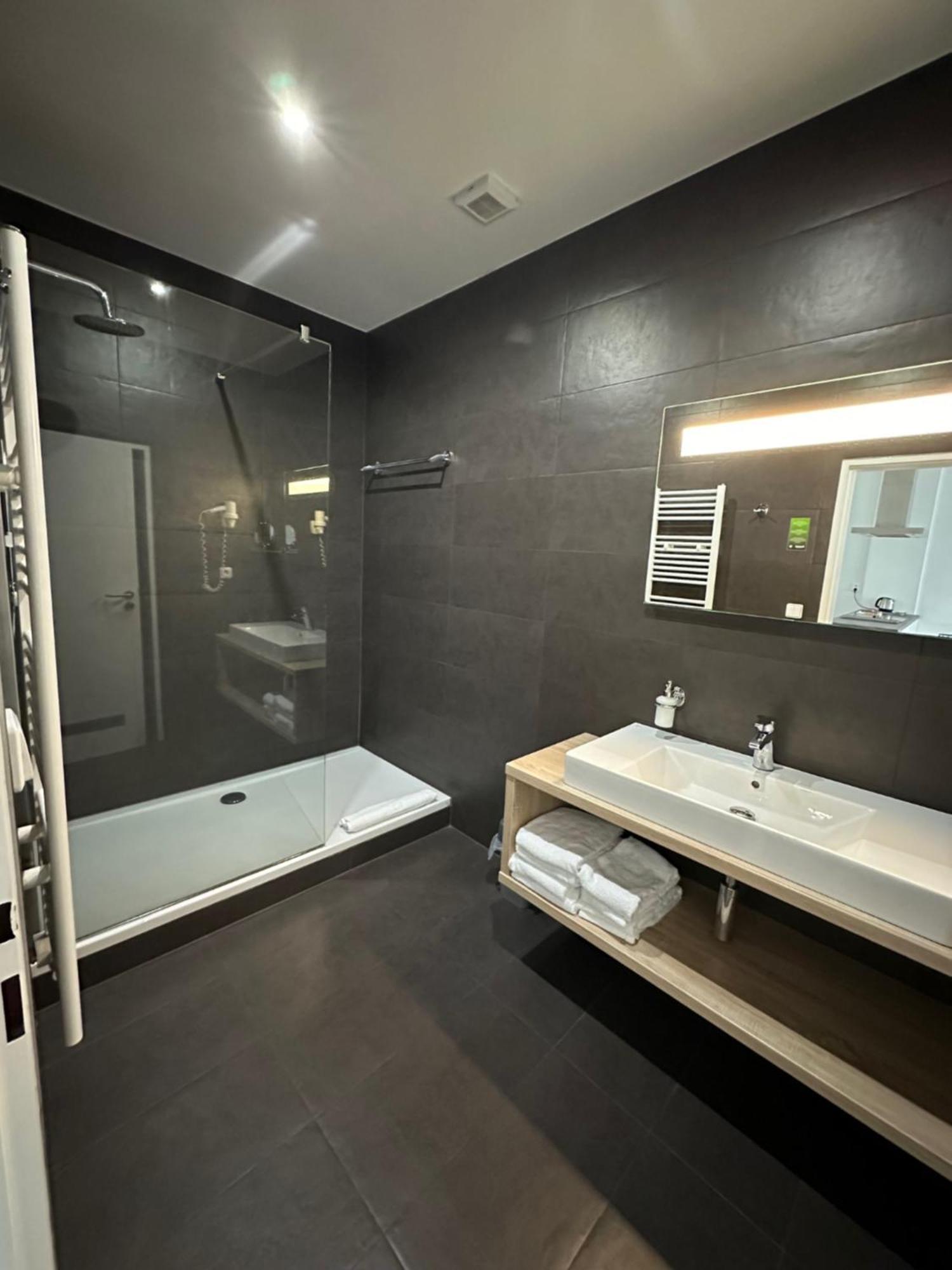 Hotel Kapitol มอสท์ ภายนอก รูปภาพ